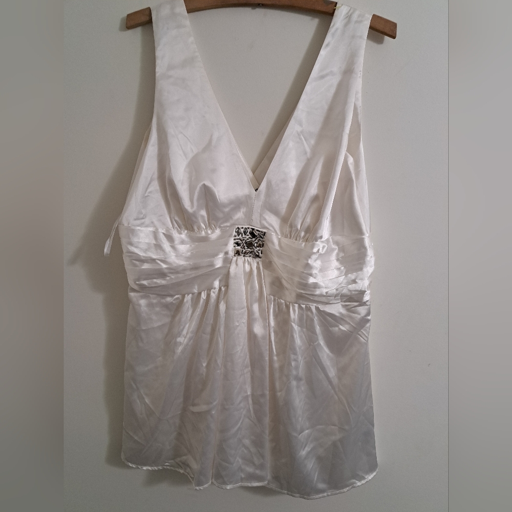 White top. Size XL.